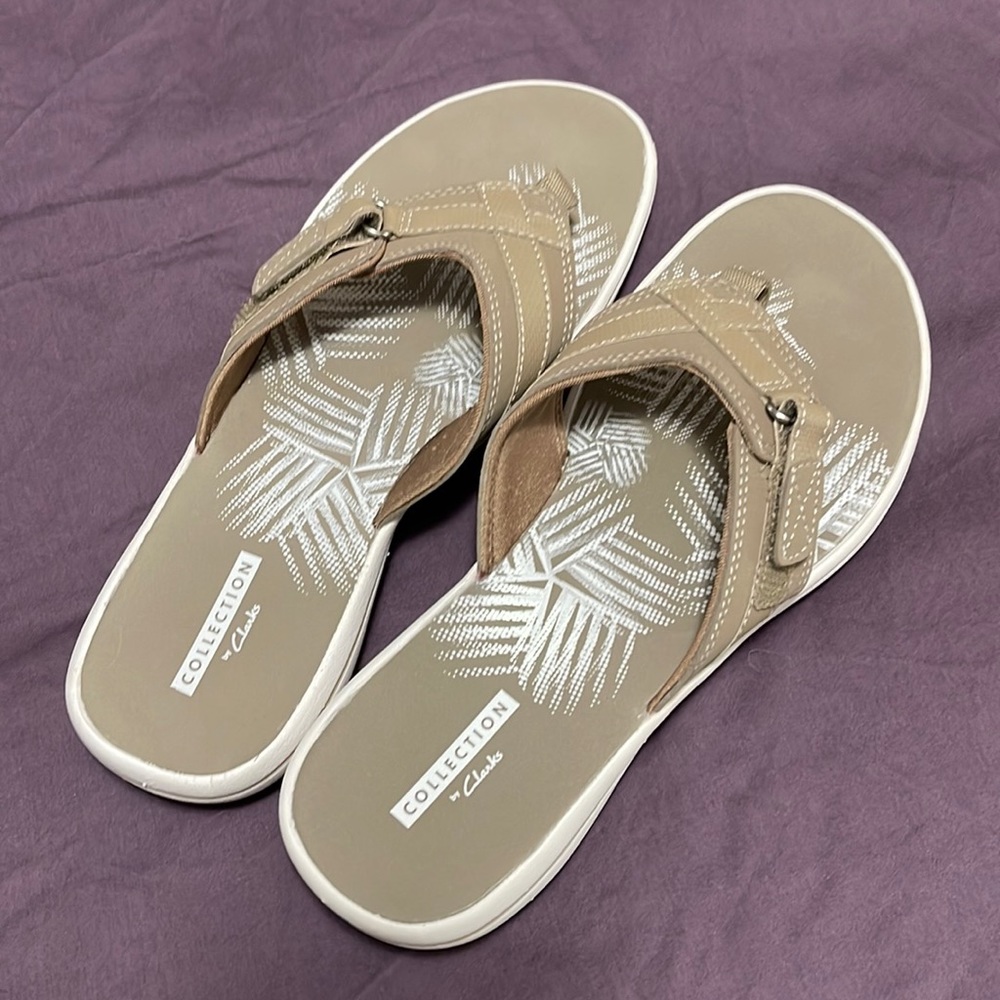 Clarks thongs